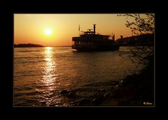 River Lady am Abend