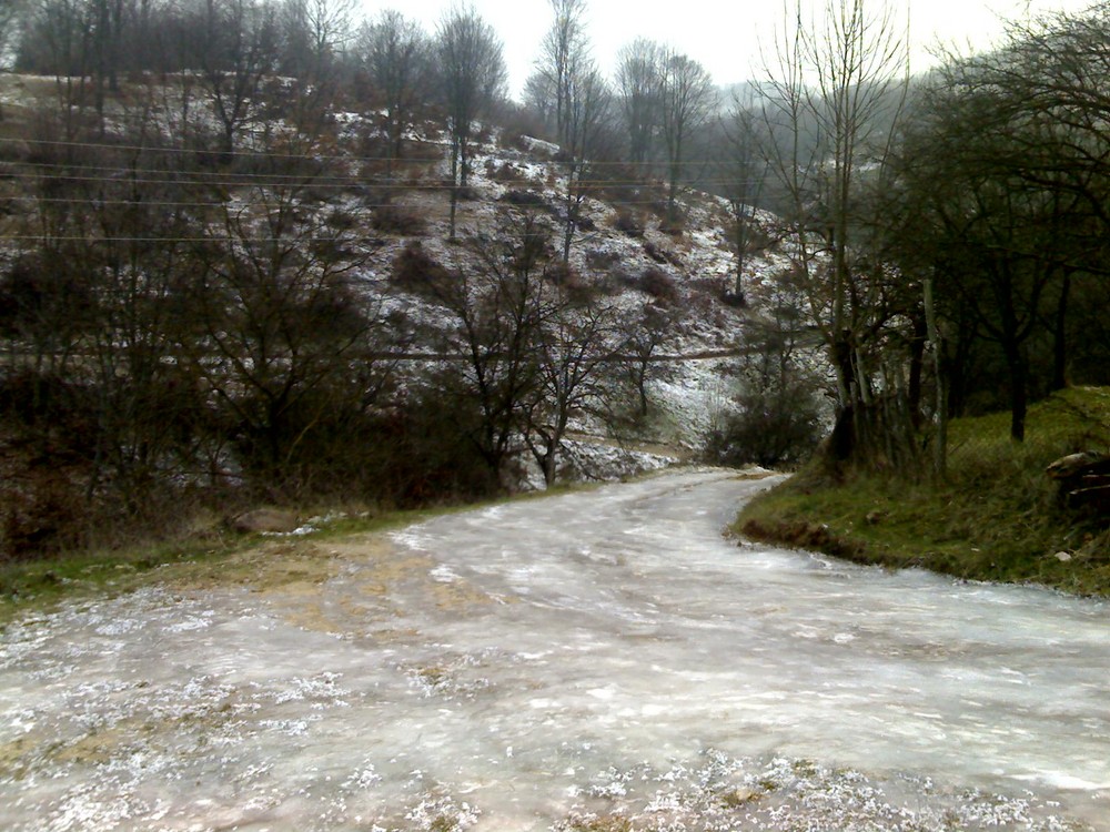 river of ice suncuius romania