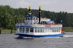 RIVER STAR auf der Warnow