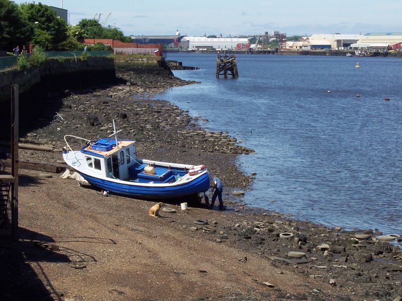 river tyne near pedestrian tunnel