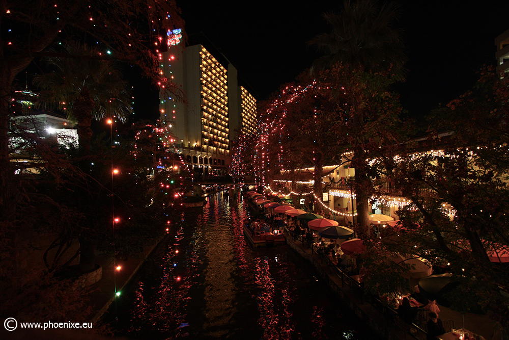 [...Riverwalk by night...]