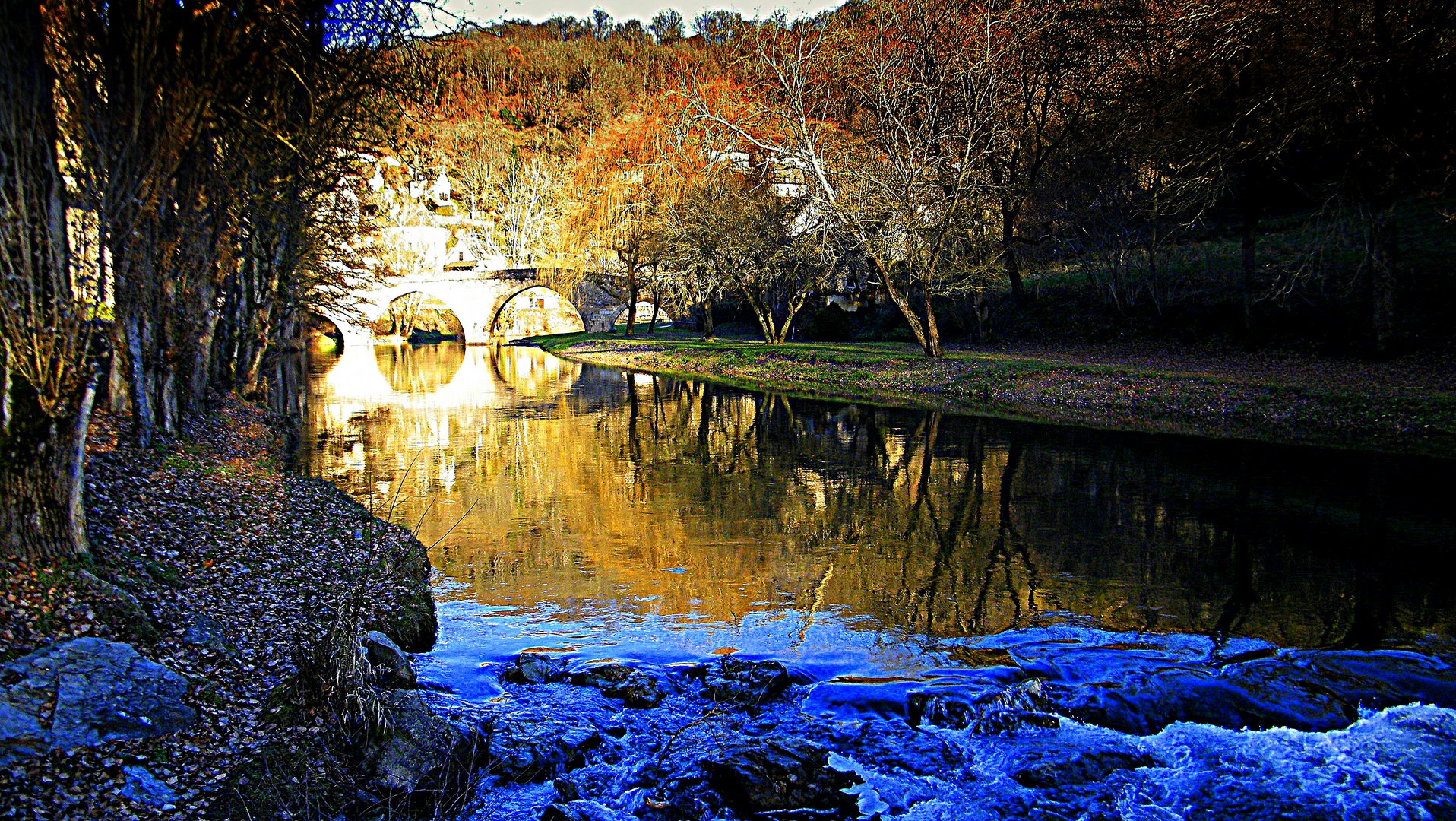 Riviére prés de Belcastel (Aveyron)