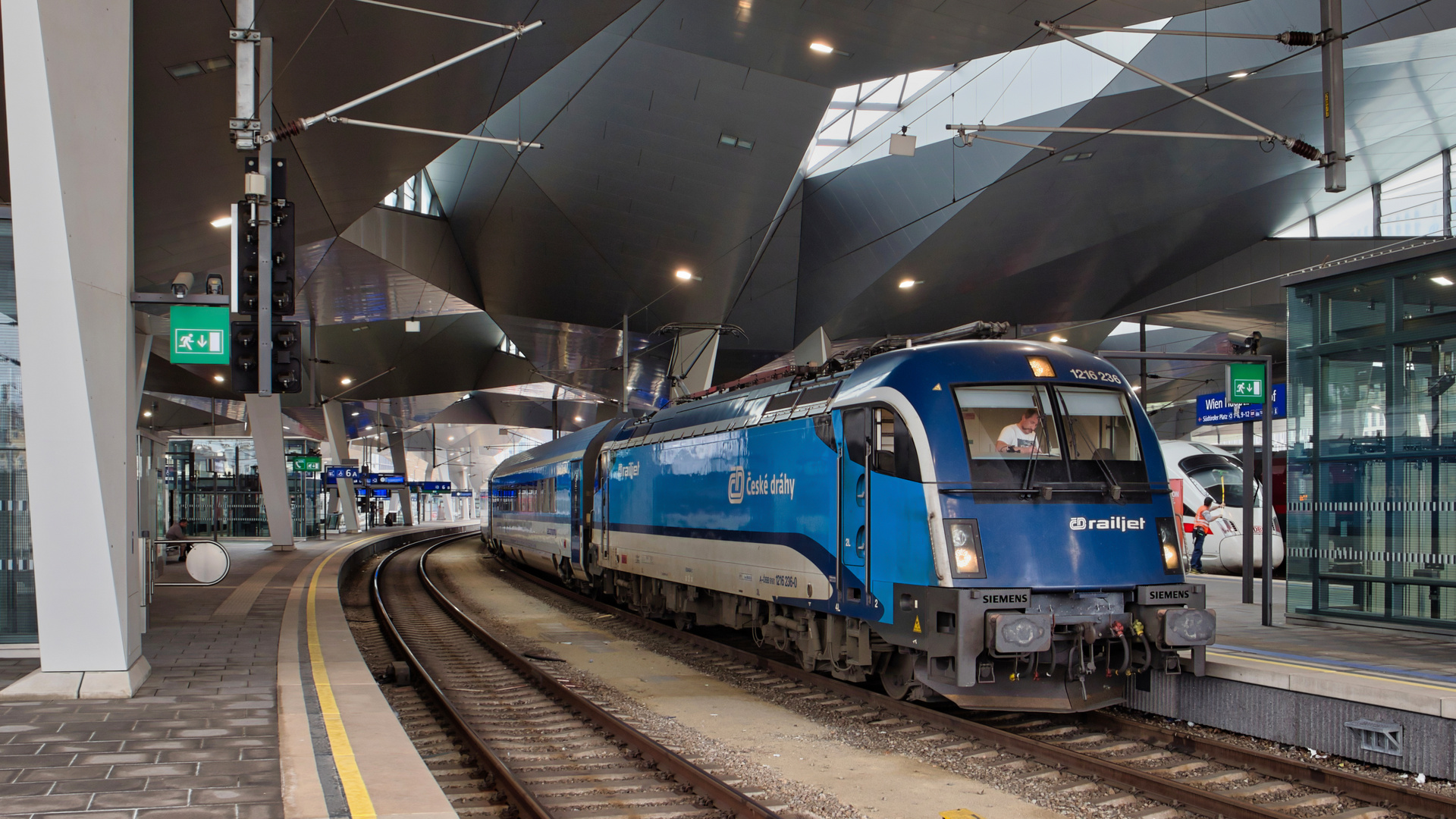 RJ 71 im Wiener Hauptbahnhof