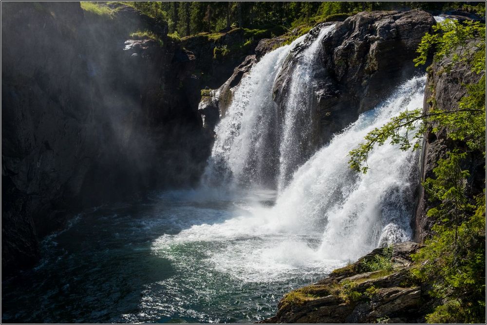 Rjukandefossen, bearbeitet (1)