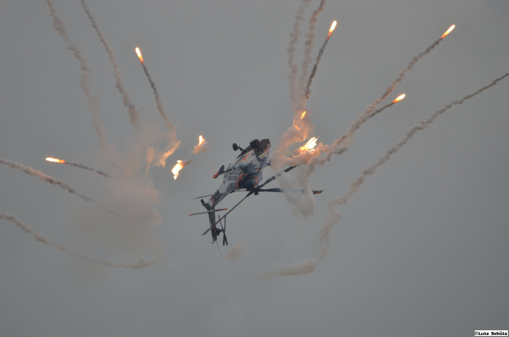 RNLAF AH-64D APACHE SOLO DISPLAY TEAM