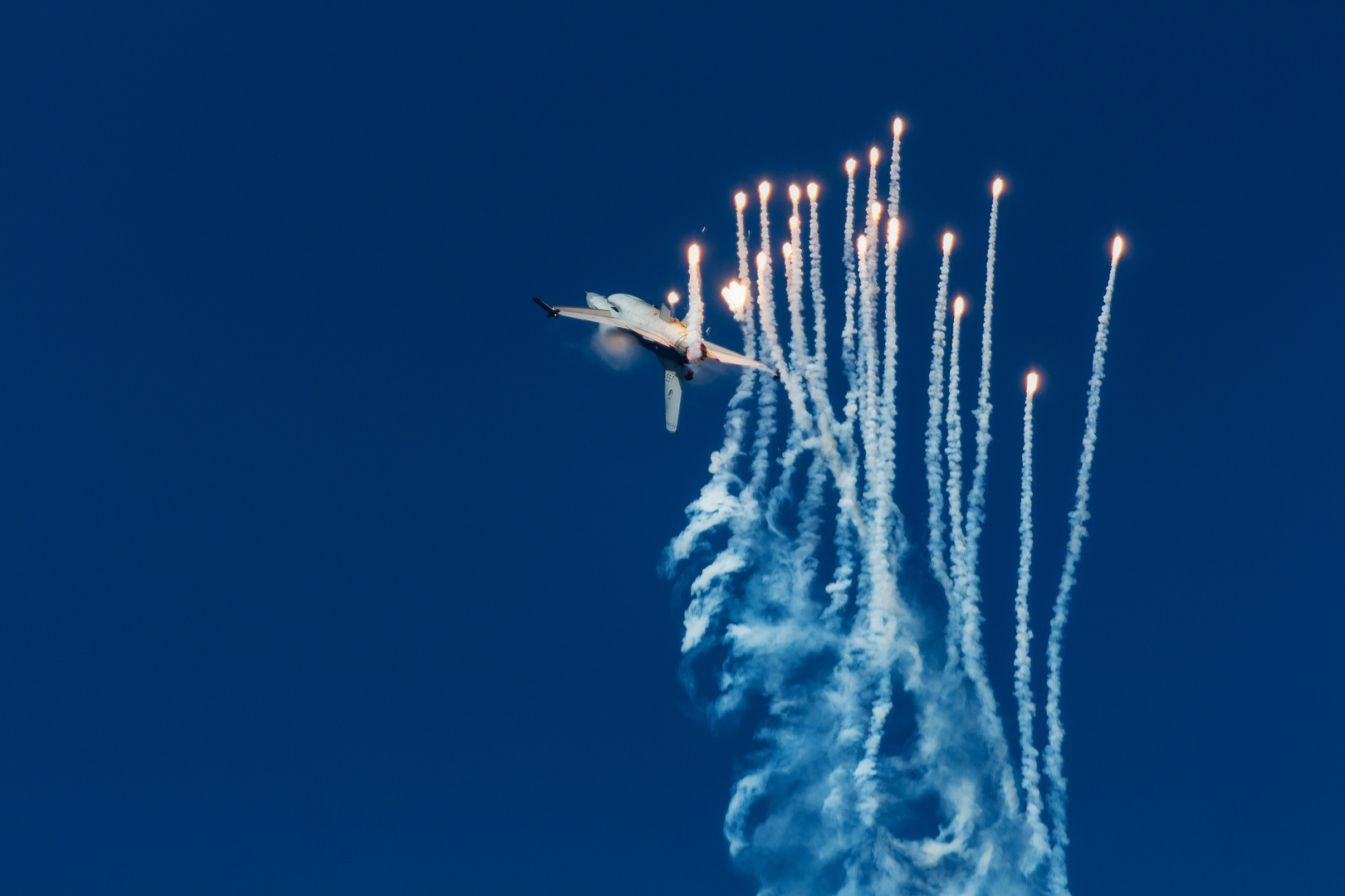 RNLAF F-16 Flares
