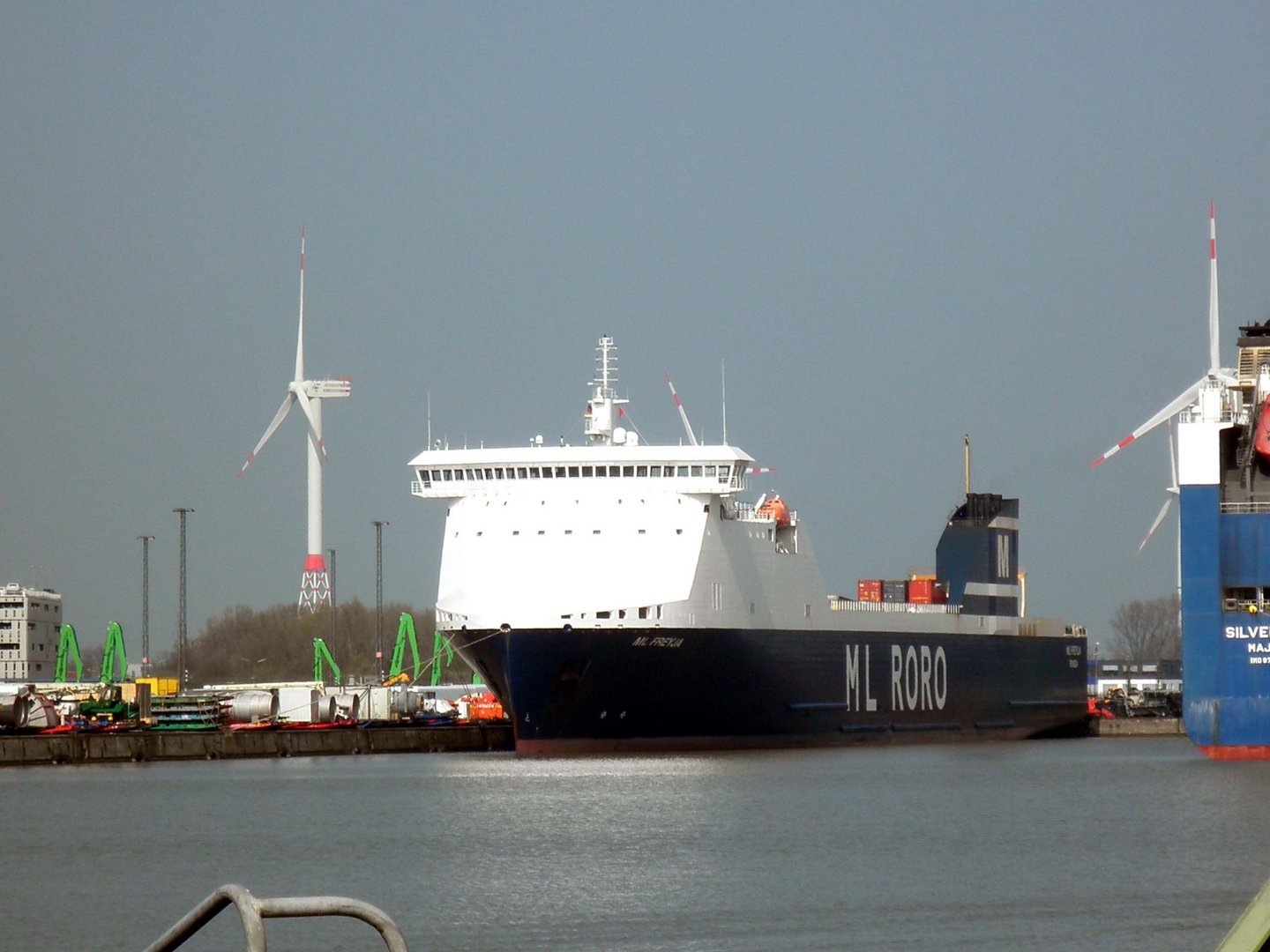 Ro-Ro-Fähre  ML FREYA in Bremerhaven