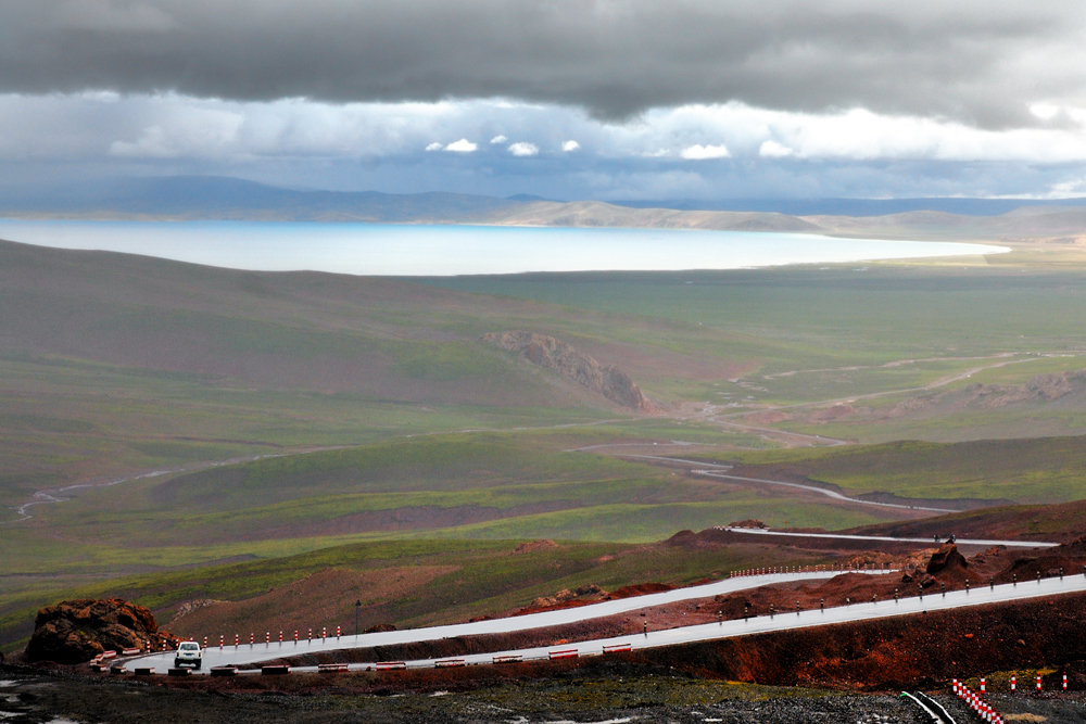 Road over the Nargen La to Namtso