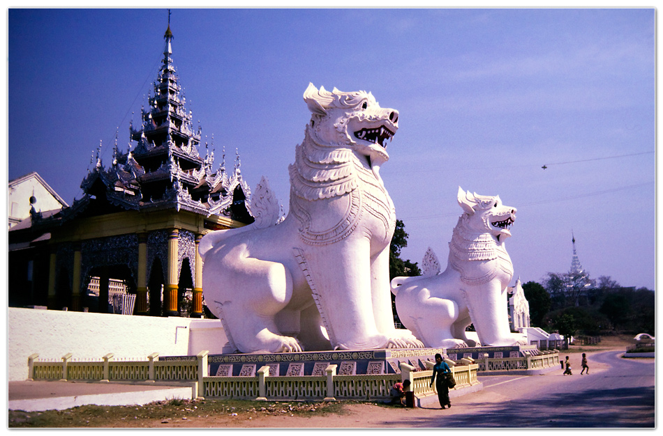 Road to Mandalay #1 von Peter Di Maggio 