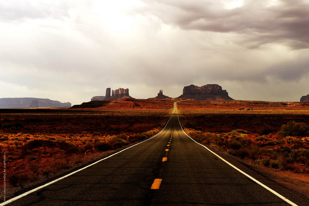 Road to Monument Valley