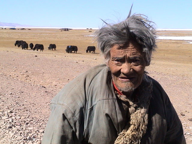 road to Namtsu lake