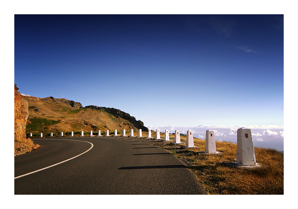 Road to Pico do Ariero