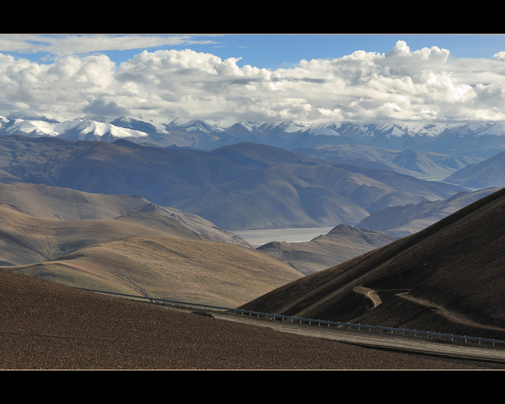 Road to Qomolangma