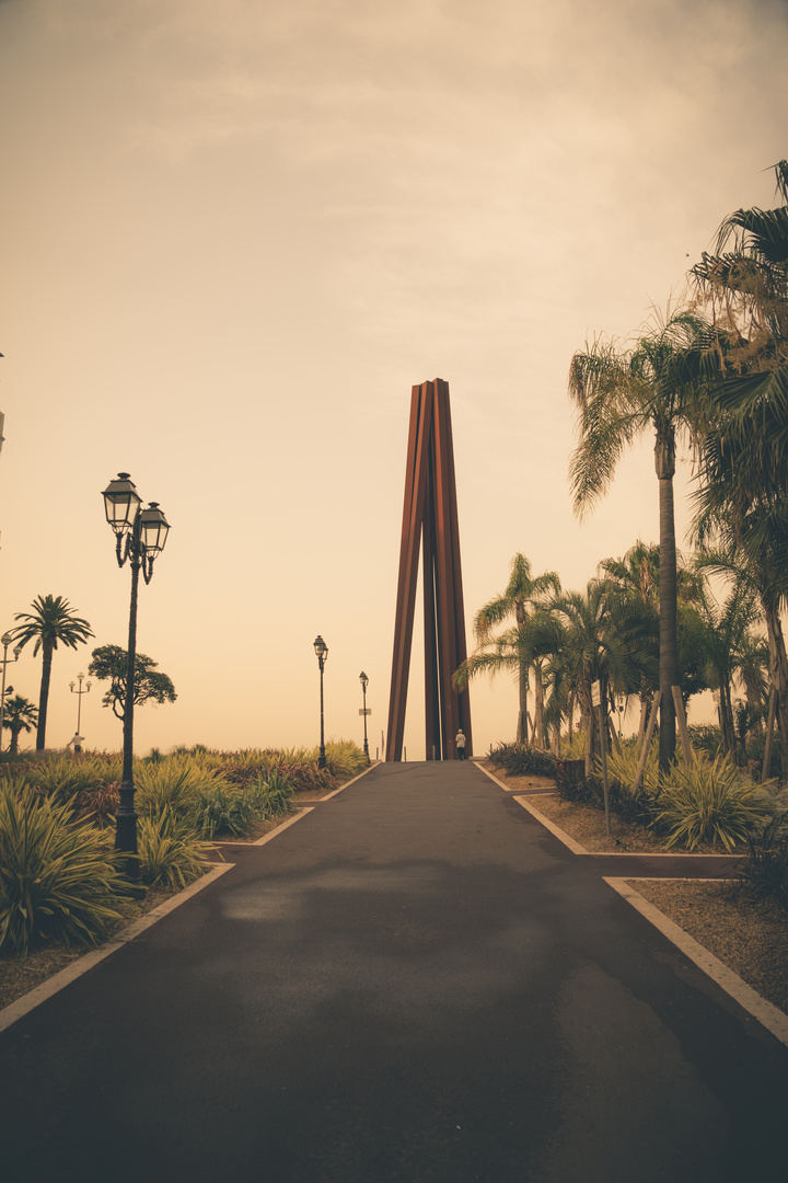 Road to the sea - Nice (France)