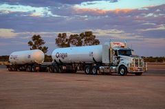 Road Train im australischen Outback