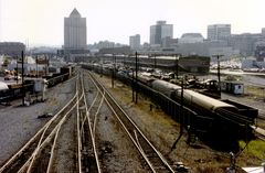 Roanoke: Virginia Museum of Transportation neben den Gleisen der Norfolk & Southern Railway, VA