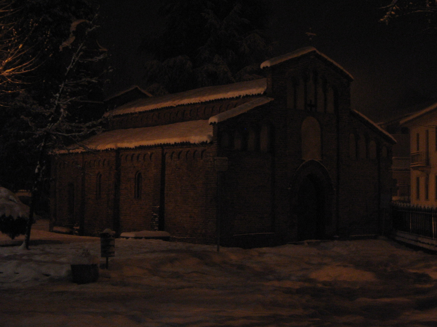 Robbio ( Pavia). Sulla via francigena.Chiesa di S.Pietro sotto la neve.