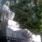 Robert Henze XVII Skulptur 1903 mit leeren Mausoleum 