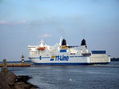 Robin Hood beim auslaufen in Travemünde,vorbei am Leuchtfeuer