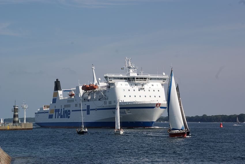 Robin Hood beim einlaufen in den Hafen von Travemünde