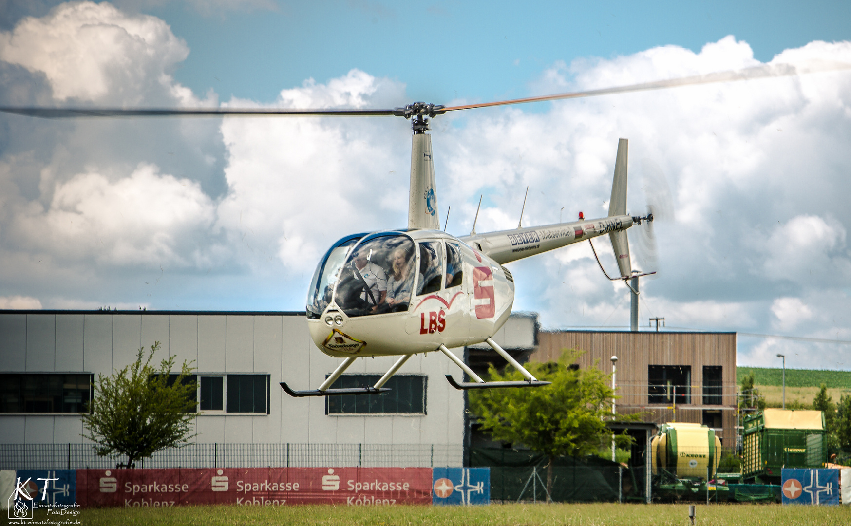 Robinson R44