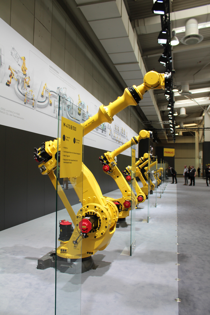 Roboter in Gelb