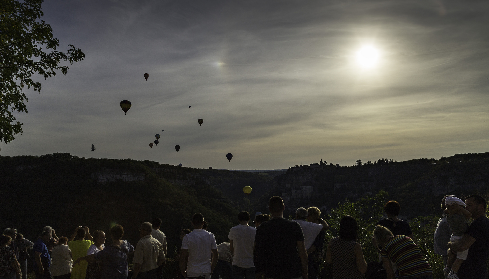 ROCAMADOUR DEPART DES MONGOLFIERES 