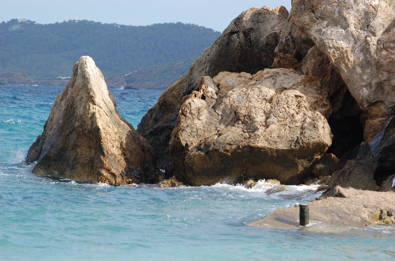 rocas en el mar