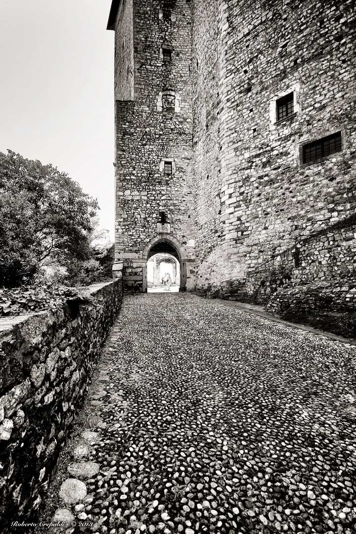 Rocca di Angera, ingresso