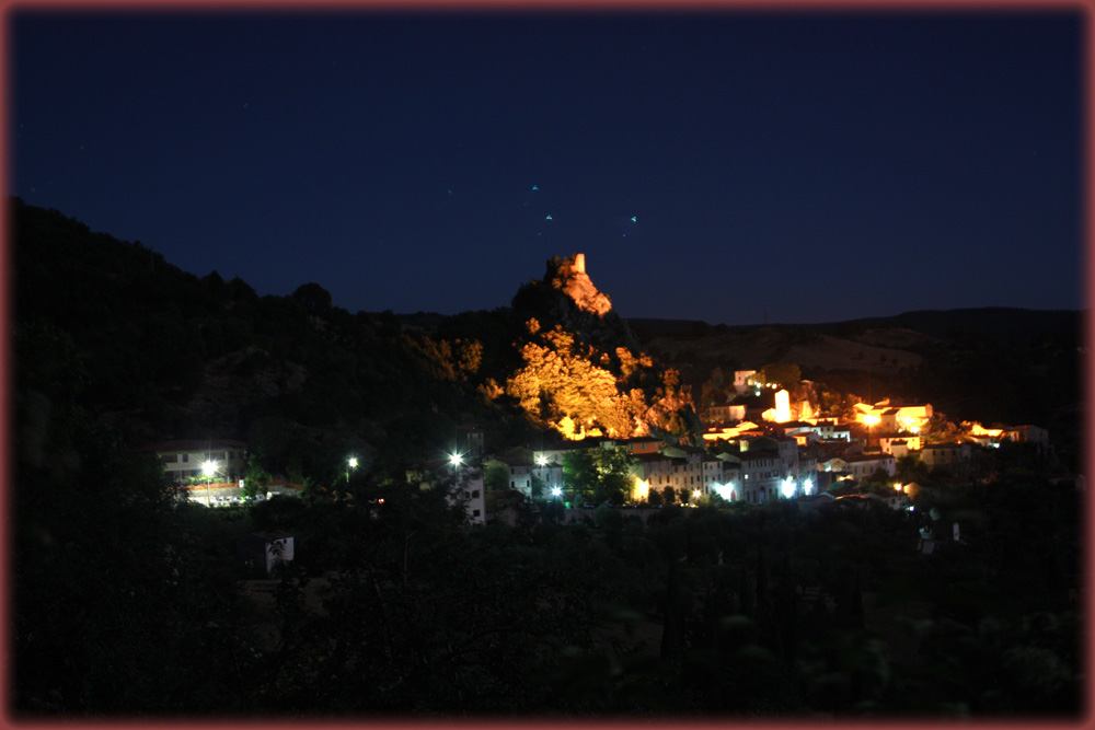 Roccalbegna bei Nacht