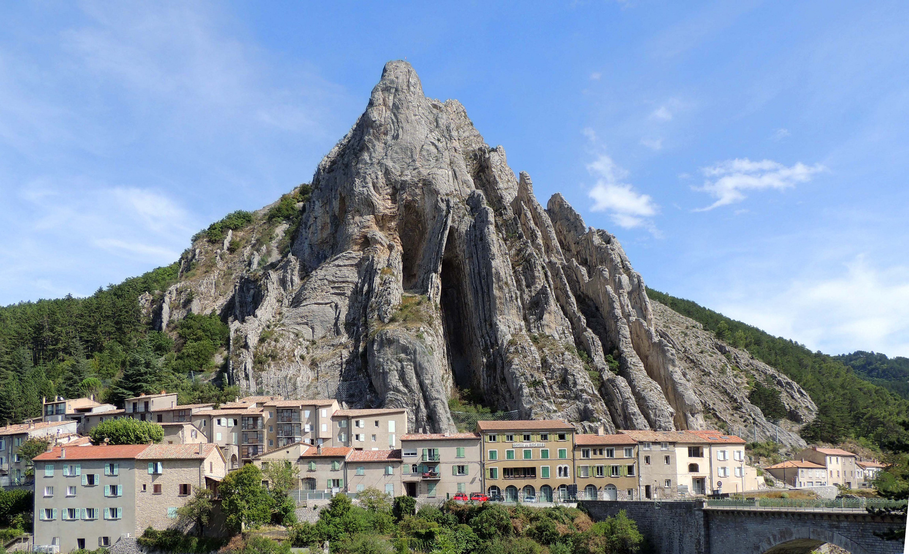 Rocher de la Baume face à Sisteron