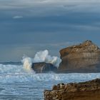 rocher "la roche ronde" assalli par les vagues Biarritz