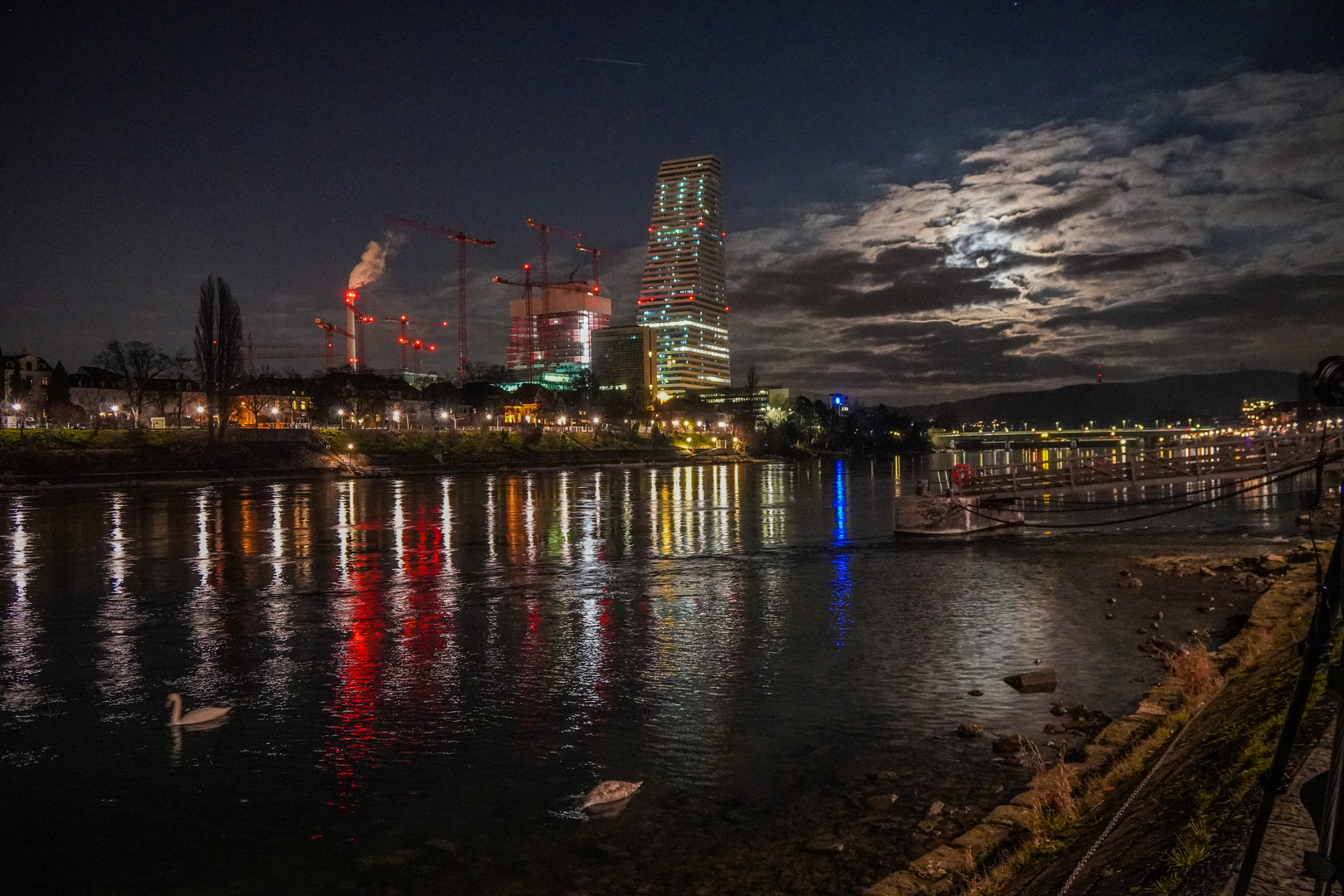 Rochetower in Basel bei Vollmond 