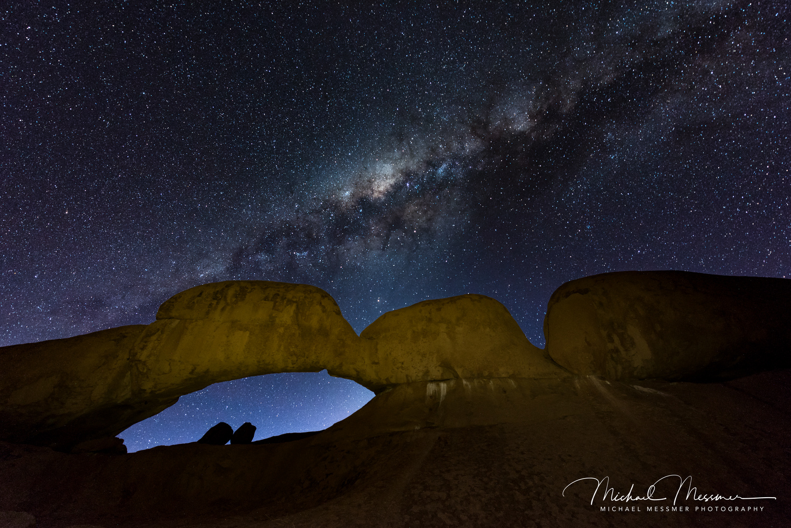 Rock arch Spitzkoppe mit Milchstrasse