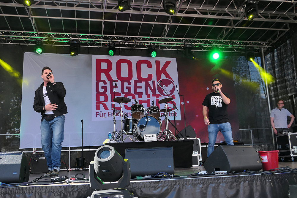 ROCK GEGEN RECHTS: Azzis mit Herz 01