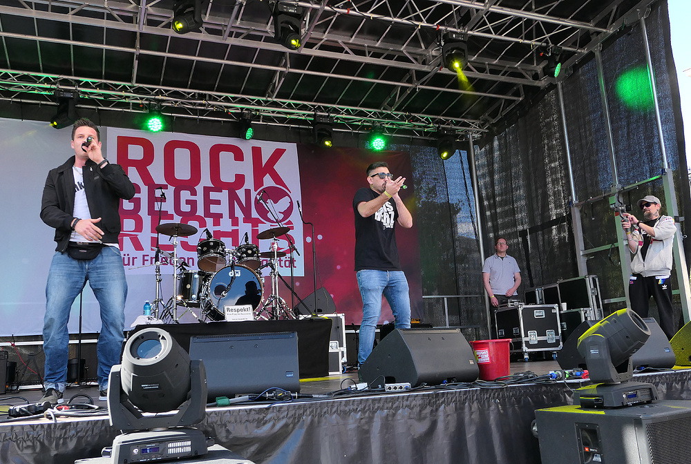 ROCK GEGEN RECHTS: Azzis mit Herz 02