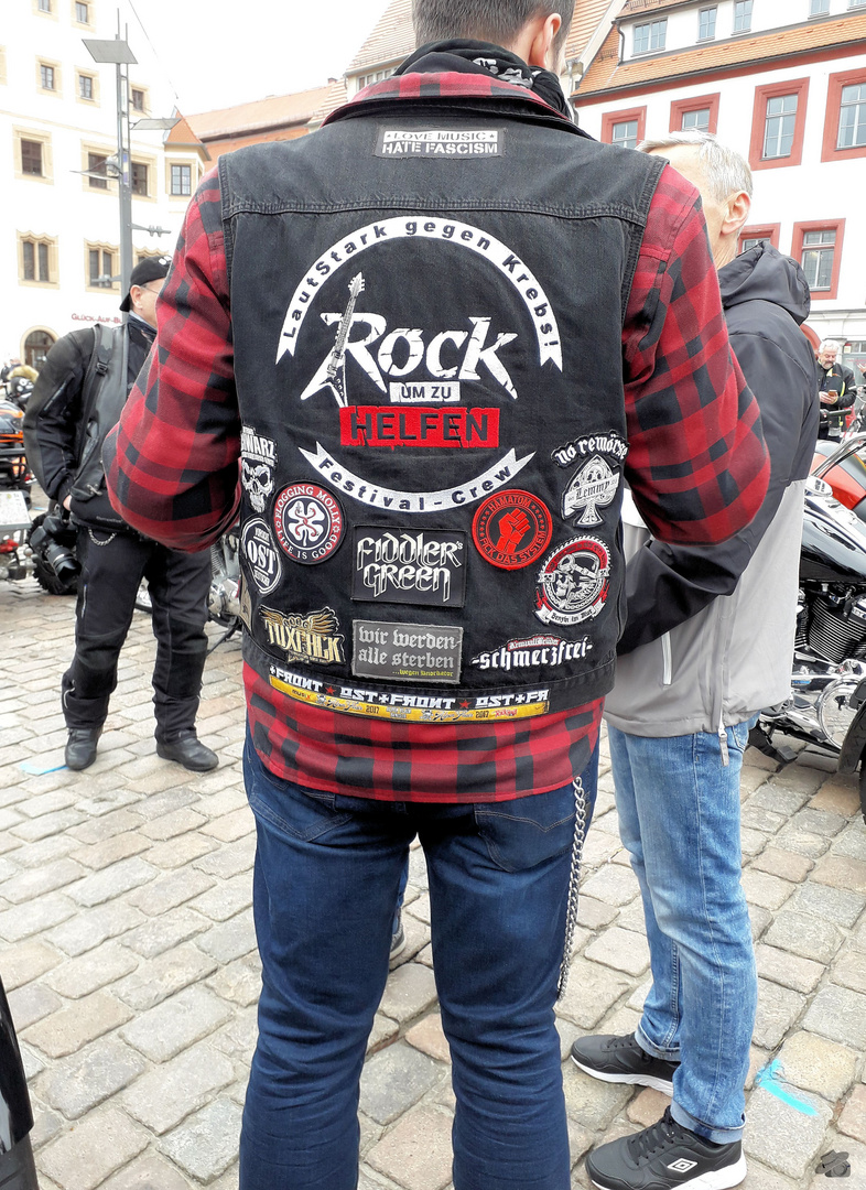 Rock, um zu helfen