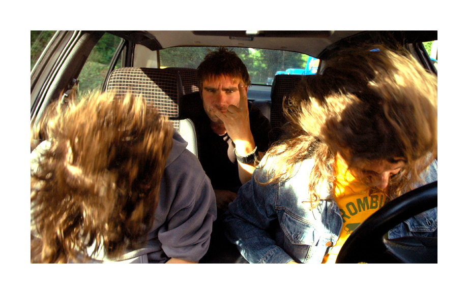 rocking the car... Foto & Bild streetfotografie mit menschen