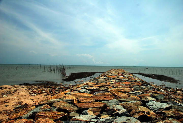 Rocks & seashore