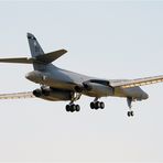 ROCKWELL B1B LANCER US AIRFORCE  im Landeanflug