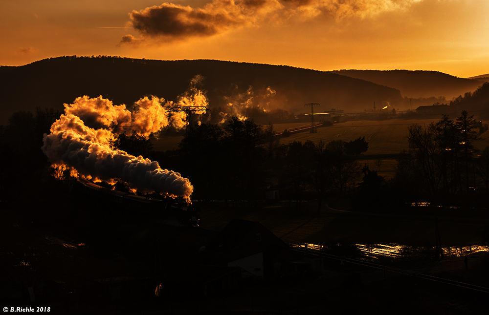 Rodelblitz bei Kaiserlichen Sonnenuntergang