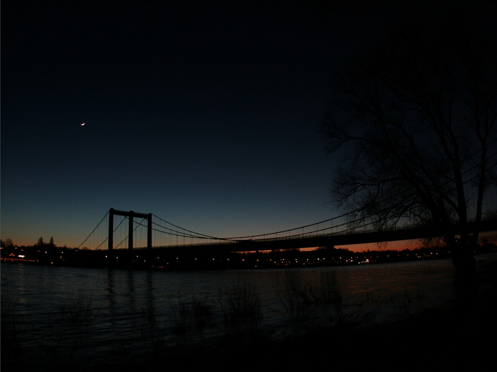 Rodenkirchener Brücke im Sonnenuntergang