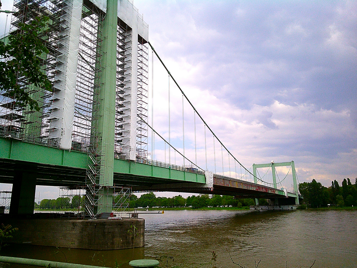 Rodenkircherbrücke. Verbindet Köln