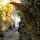 Römerbrücke mit Wasserfal an der Taugl