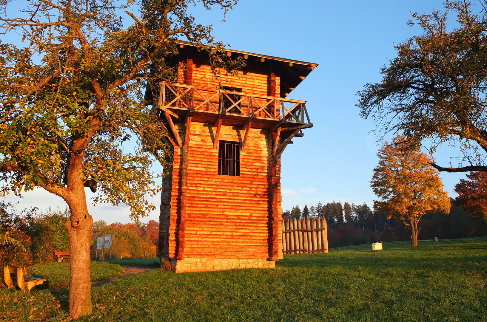 Römerturm in der Morgensonne