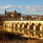 Römische Brücke mit Blick auf die Moschee-Kathedrale