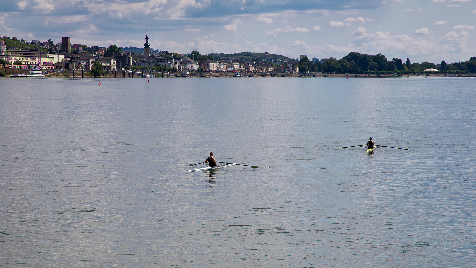 Römische Ruderer erreichen Rüdesheim