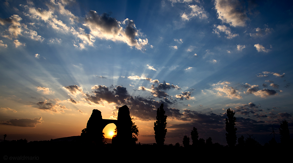 römische ruine bei sonnenaufgang