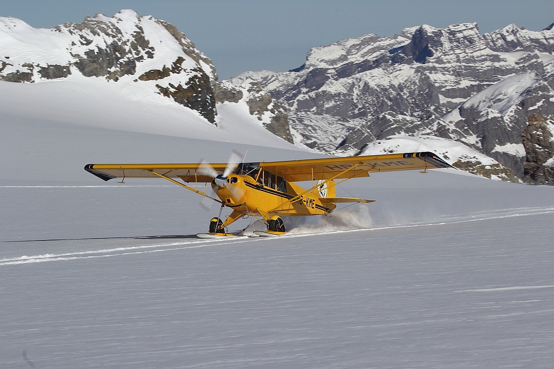 Roger Schlatter- HUSKY A -1A - HB-KME - ist gelandet - HÜFI - 30 11 16