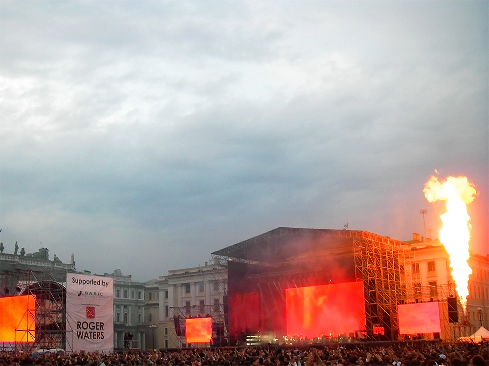 Roger Waters in St.Petersburg - Fire Up!